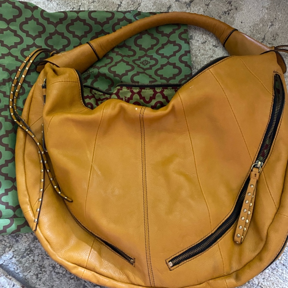 Oryani Shoulder Bag